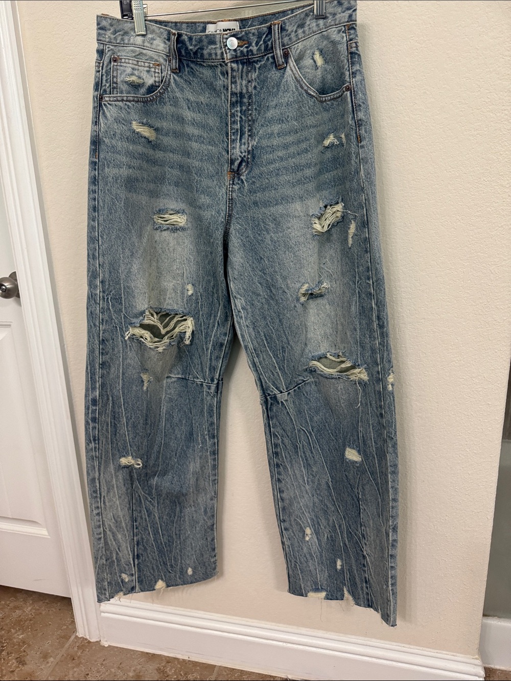Fashion Nova Distressed Barrel Wide Leg Jeans NWOT